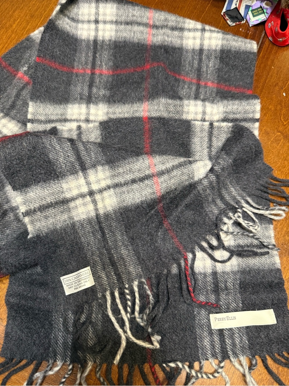 Perry Ellis Cashmere Made in Germany Grey Plaid Fringe 11x50 Unisex Scarf